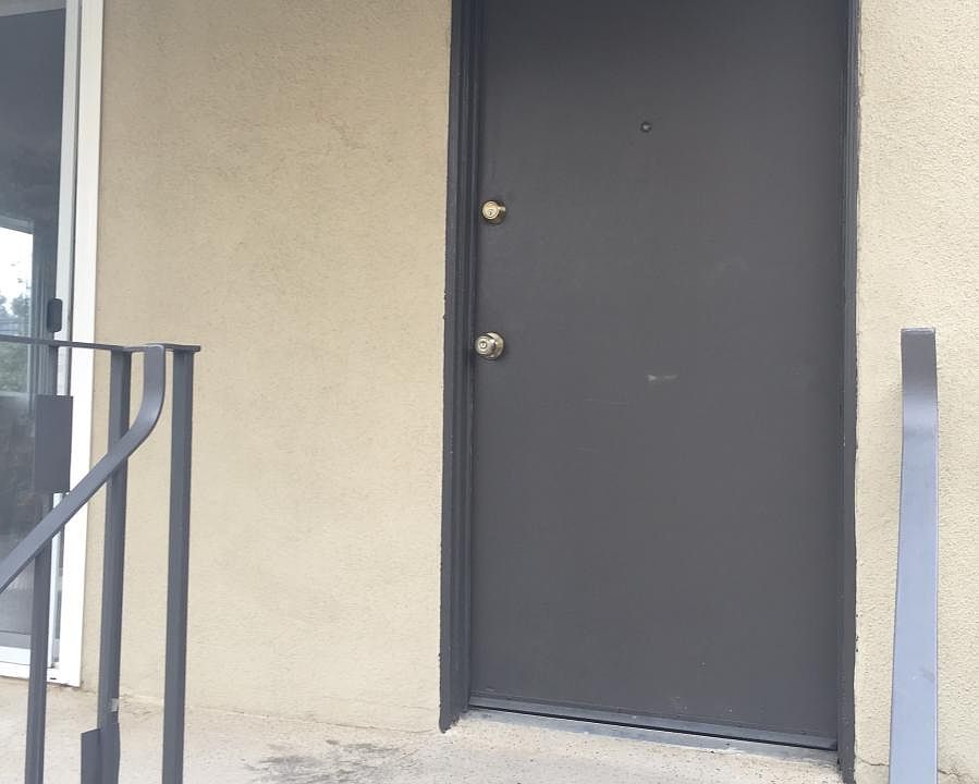 1st image of 1613 E Glenoaks Blvd