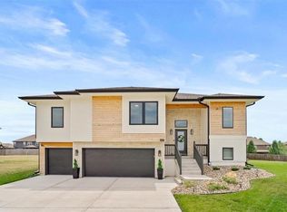 1027 NW 94th Ter, Kansas City, MO 64155