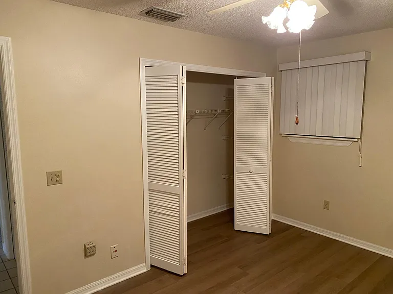 109 Cypress Dr E — Photo 21