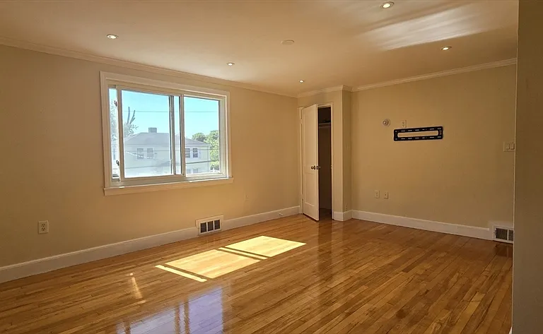 84 Gladeside Ave #2 — Photo 4