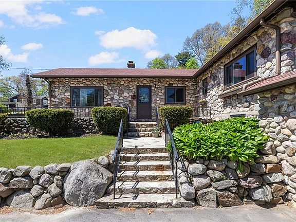 4th image of 25 Oak Hill Dr