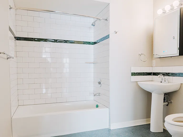 2213 Main St #5 — Photo 9