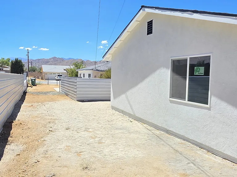 7425 Borrego Trl #B — Photo 16