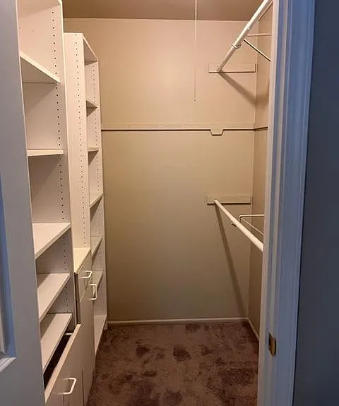 Main bedroom walk-in closet