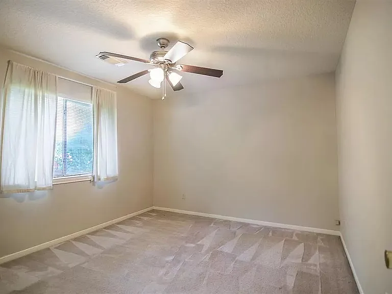 8311 Berkely Ct — Photo 17