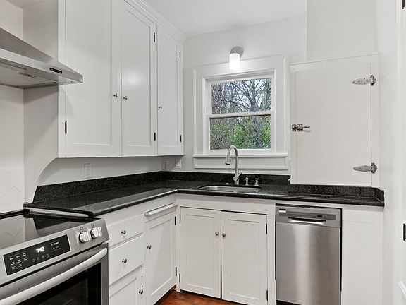 2nd image of 2923 Franklin Ave E #11292678