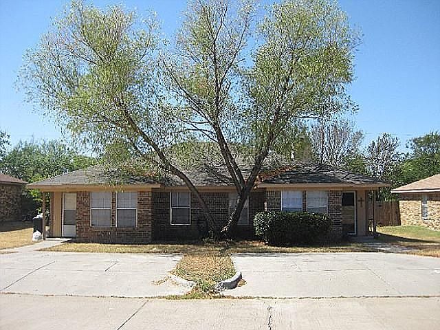 2nd image of 804 Woodland Ct