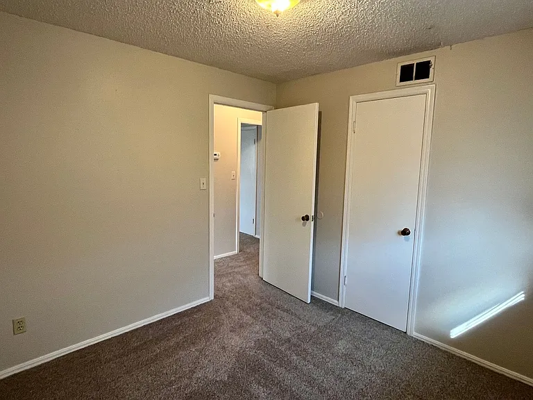 708 N Norman Ave — Photo 12