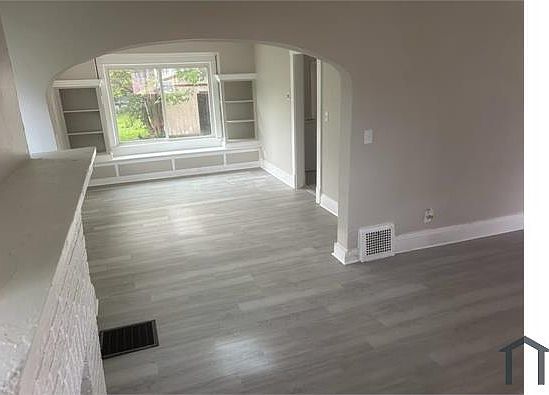 3rd image of 4246 E 128th St