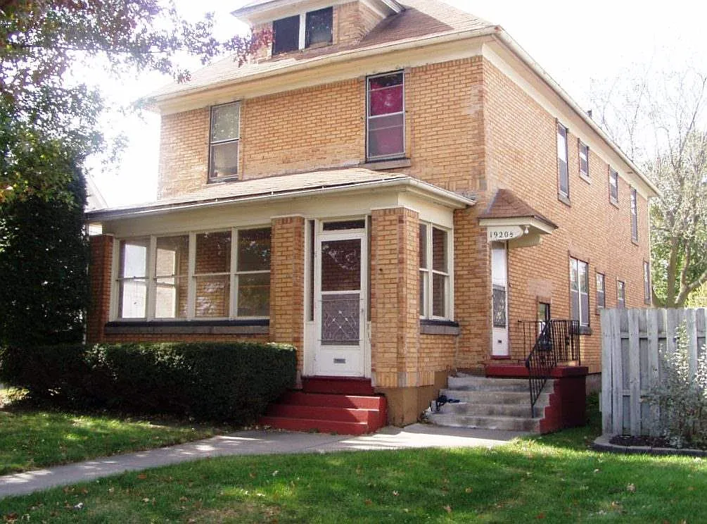 1920 Washington St photo 1
