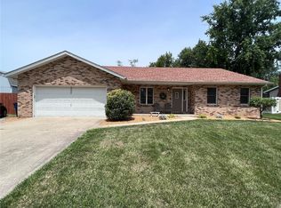 525 Crestwood Dr, Swansea, IL