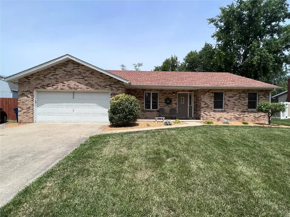 525 Crestwood Dr, Swansea, IL 62226