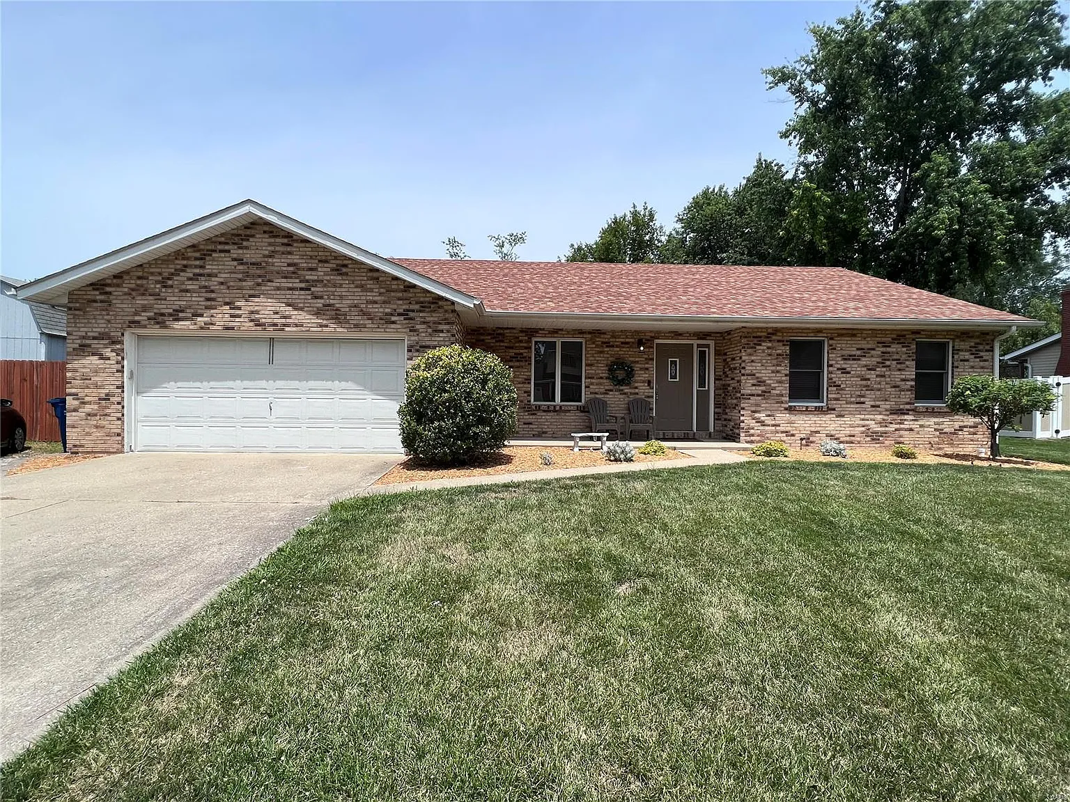 525 Crestwood Dr photo 1