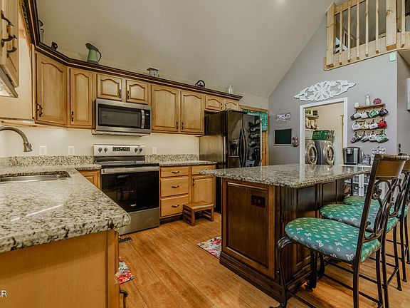 5th image of 2605 Schisandra Ln