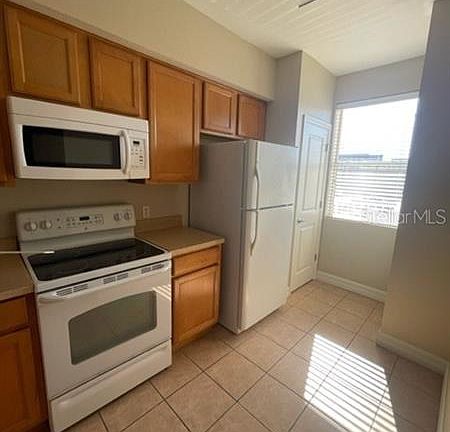 2nd image of 2902 N Orange Ave #618