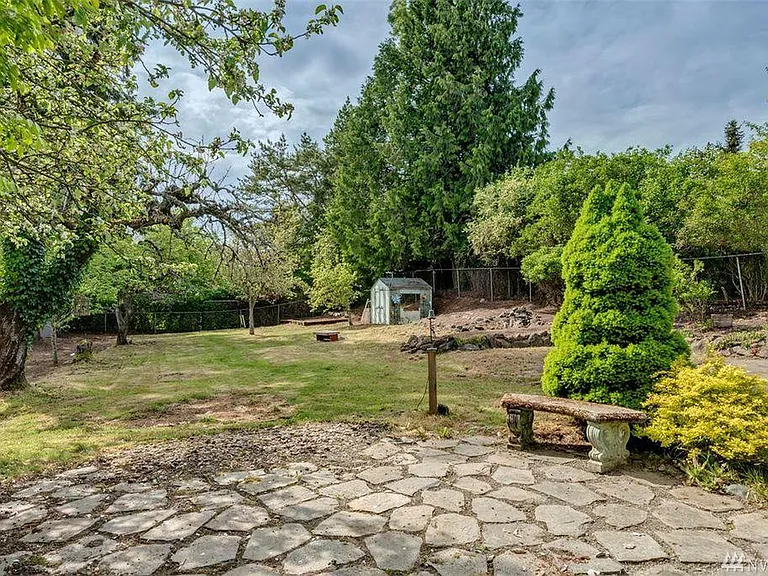 Spacious private backyard