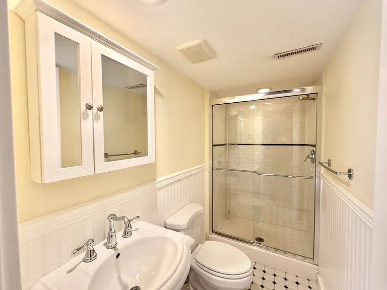 16915 NE 22nd Pl — Photo 21