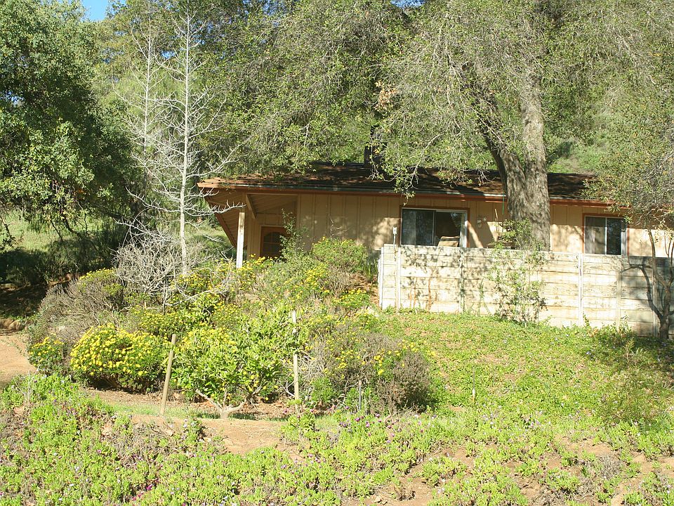 3bd, 2 ba home with deck