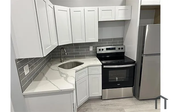 Building Photo - 1020 N 43rd St #2
