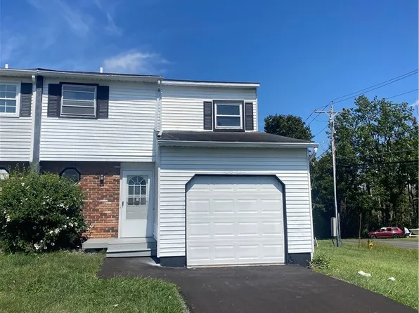 8050 Lucas Dr #B, Clay, NY 13041
