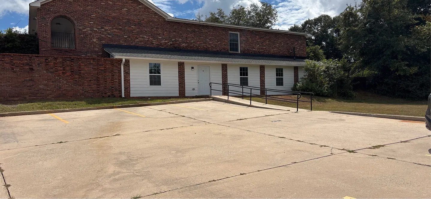 405 W Main St - D - 405 W Main St — Photo 1