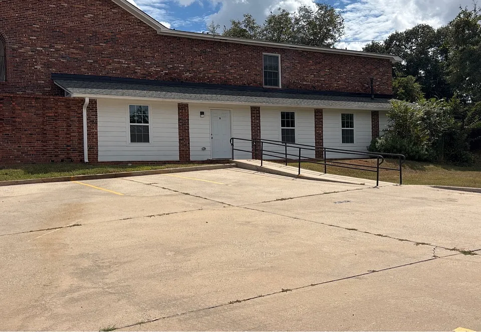 405 W Main St
