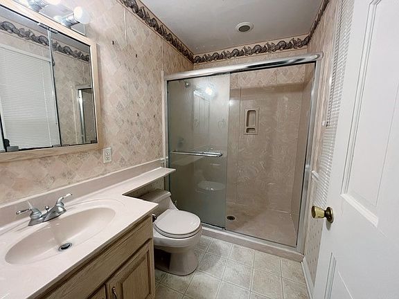 4th image of 502 Wilkin Ave