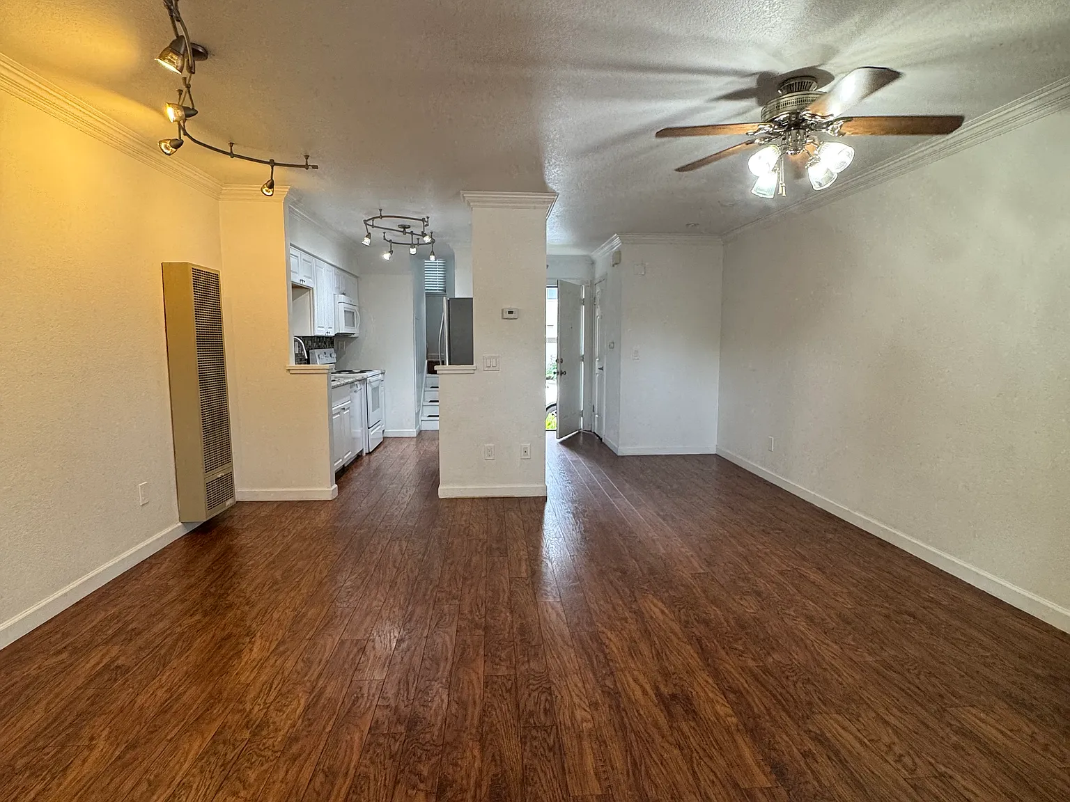 2 bed, 1.5 bath, 966 sqft, $2,500 — Photo 3