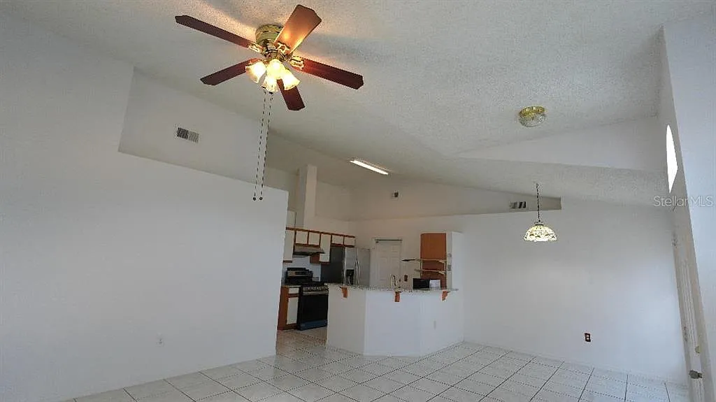 3 bed, 2.0 bath, 1130 sqft, $2,100 — Photo 3