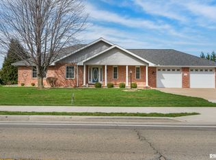 1132 N Main St, Washington, IL 61571