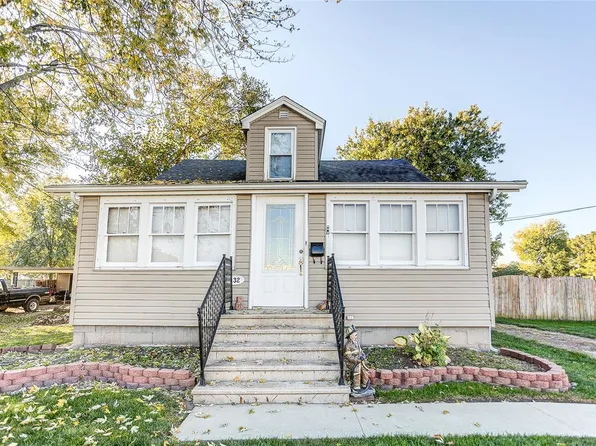 132 W 2nd St, Hartford, IL 62048