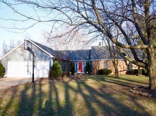 1405 E Roxbury Dr, Monett, MO 65708