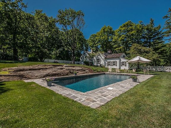 Breathtaking pool setting!