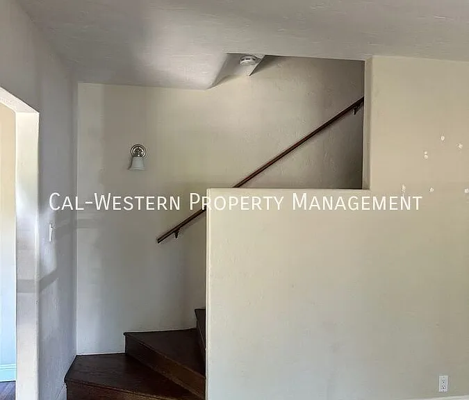 1385 Newport Ave — Photo 7