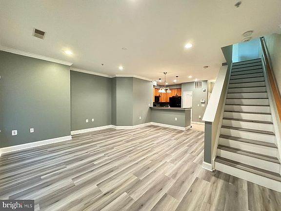 3rd image of 234 N Summit Ave #25