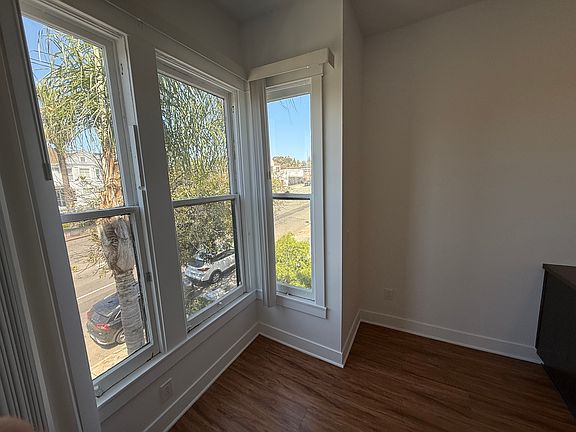 5th image of 1929 Market St #102