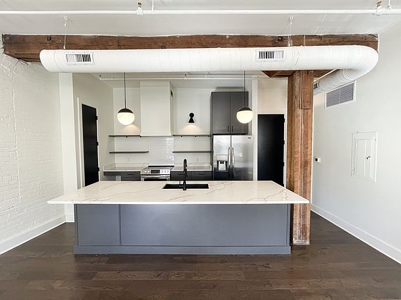 2nd image of 921 Dauphin St #2C