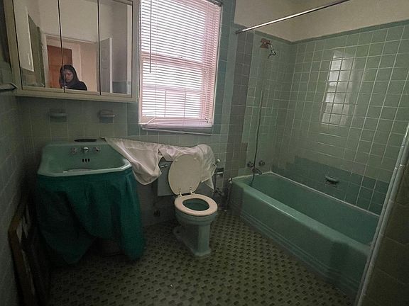4th image of 8750 Bay 16th St Floor 2