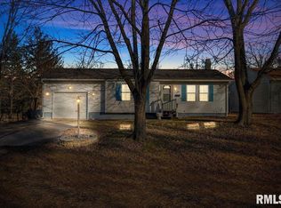 66 Buckingham Rd, Chatham, IL 62629