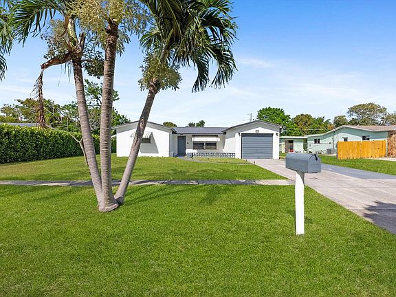 4th image of 1815 Pinehurst Drive
