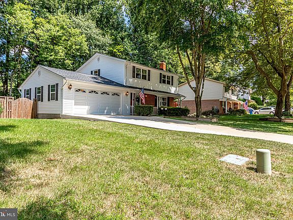 3rd image of 4943 Gainsborough Dr