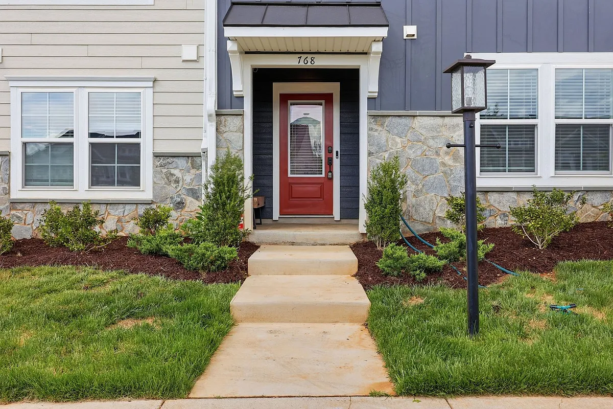 Building Photo - 768 Park Ridge Dr