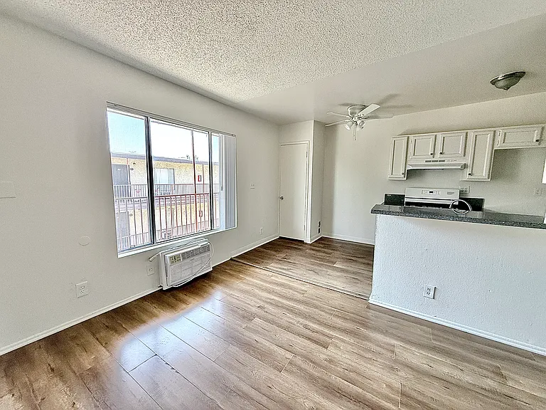 11959 Runnymede St #7 — Photo 3