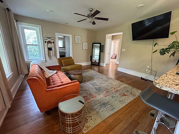 2nd image of 1113 E King St APT 2