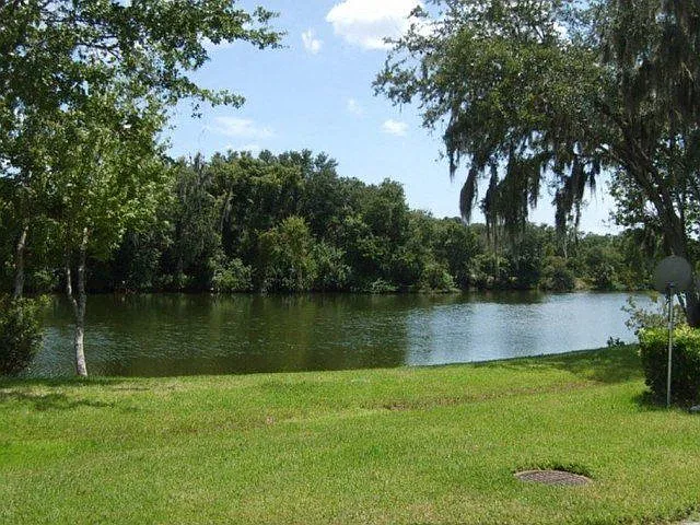 Waters Edge Apartments — Photo 25