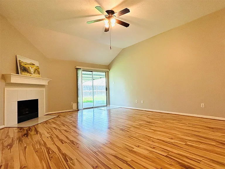 1404 Helmsley Dr — Photo 16
