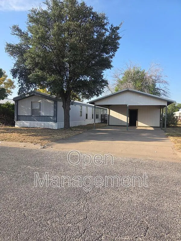3 bed, 2.0 bath, 1216 sqft, $1,074 — Photo 1