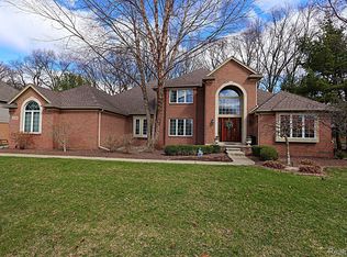5500 Bridge Trl E, Commerce Township, MI