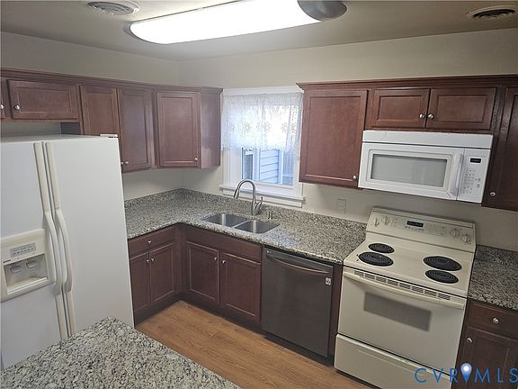 5th image of 1207 Blue Jay Ln