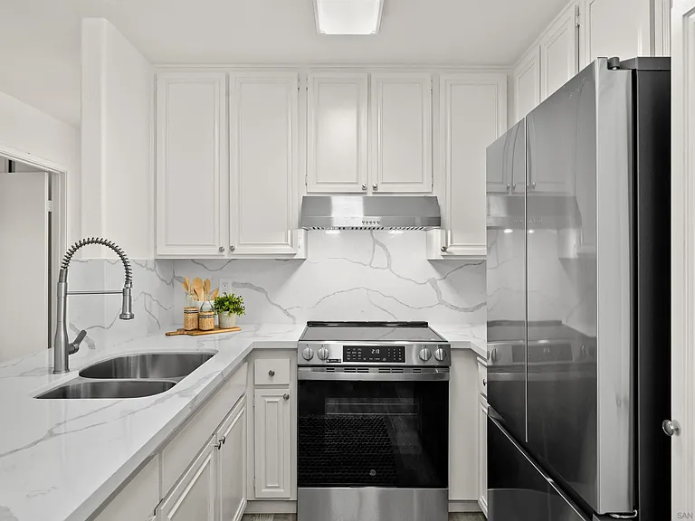2605 Pico Pl #215 — Photo 12